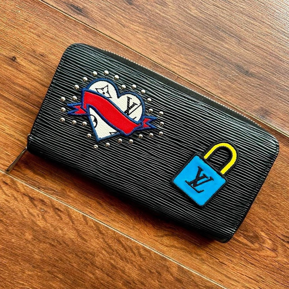 Louis Vuitton Epi Zippy Wallet LV Stories M63376